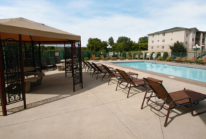 Residents of Sunset Trail Apartment Homes enjoy luxurious city living, with ideal amenities and pristine location. 